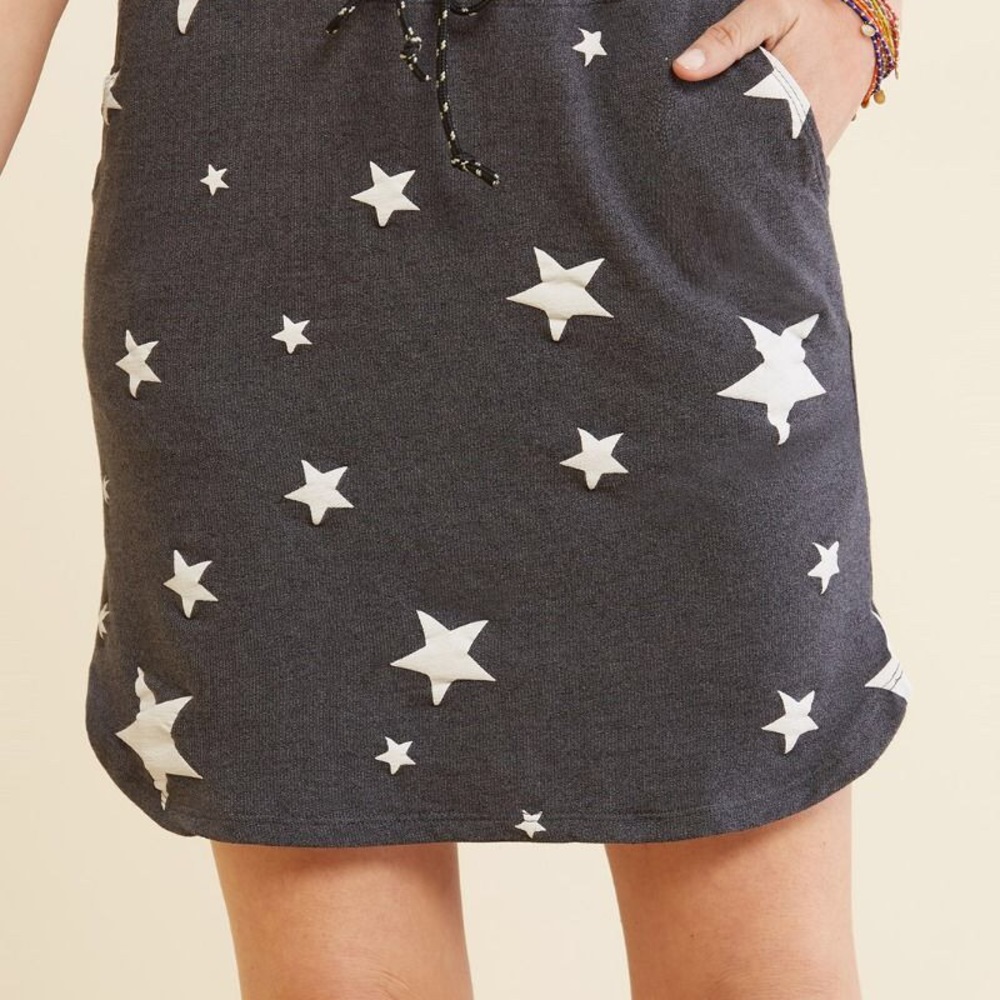 Evereve Sundry knit stars drawstring waist skirt